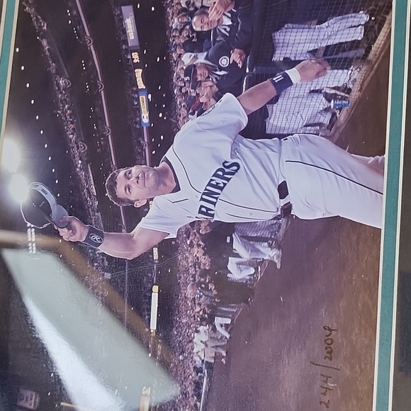 Collector's Edition Edgar Martinez photo#244 of 2004 commemorative plaque - Picture 3 of 10